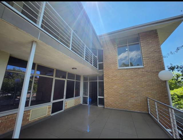 96M² OFFICE TO LET IN VORNA VALLEY
